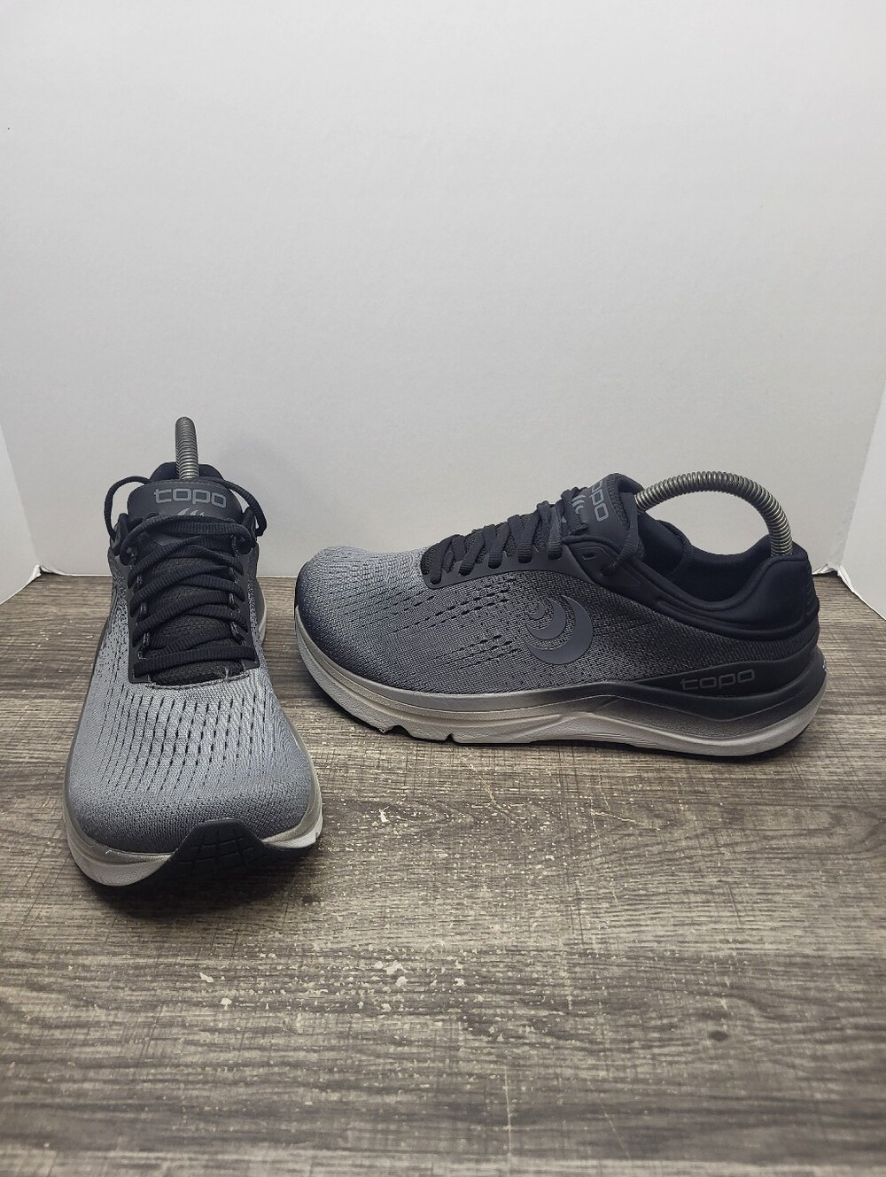 Topo Magnifly 5 Running Shoes Charcoal/Black Women's Size 8